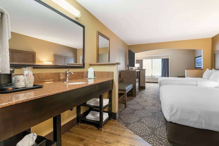 Room 10 of 40