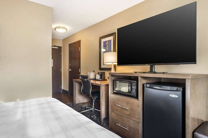 Room 16 of 40