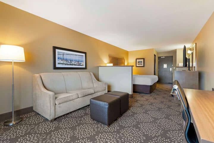 Room 6 of 40
