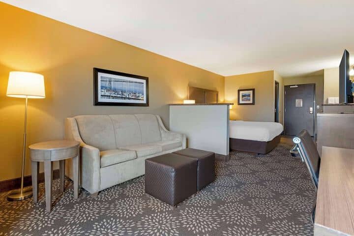 Room 9 of 40